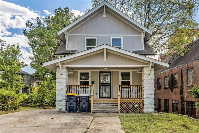 craftsman-style home with a porch