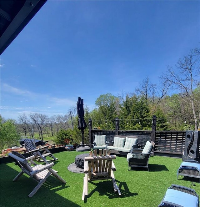 view of yard with fence and outdoor lounge area