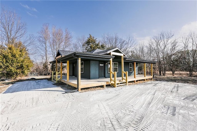 view of front of home featuring a porch