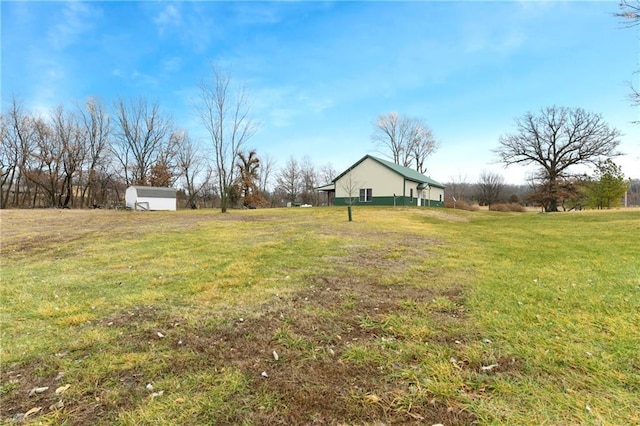 view of yard with a rural view