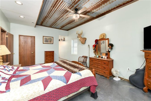 bedroom with ceiling fan