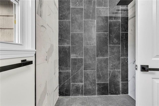 bathroom featuring tiled shower