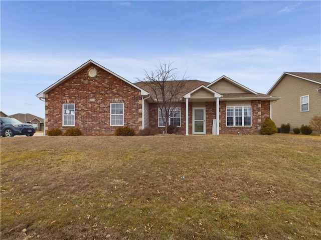 ranch-style home featuring a front lawn