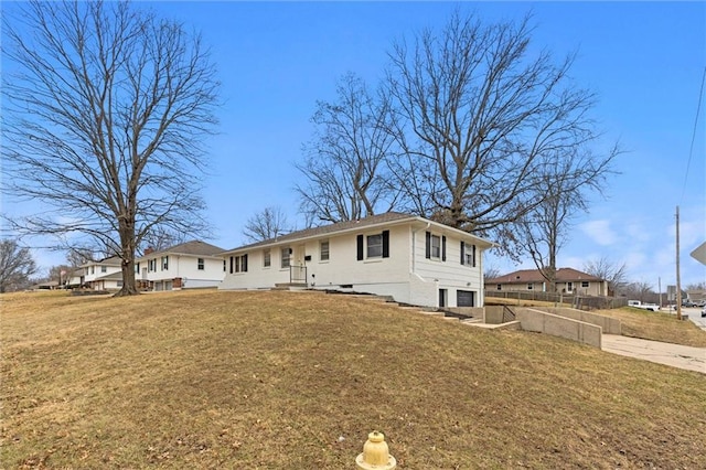 view of front of house featuring a front yard