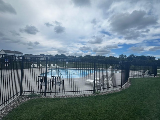 19711 W 196th St, Spring Hill, KS 66083 - community pool with a patio area
