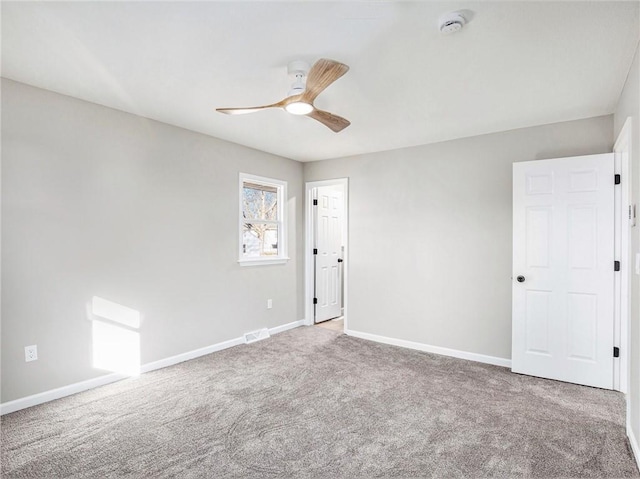 unfurnished room featuring ceiling fan and carpet flooring