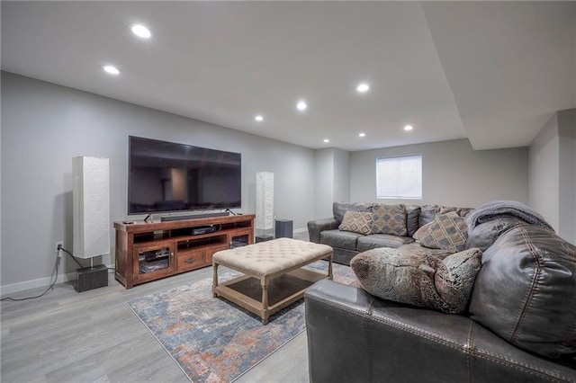 living area featuring light wood-type flooring, baseboards, and recessed lighting