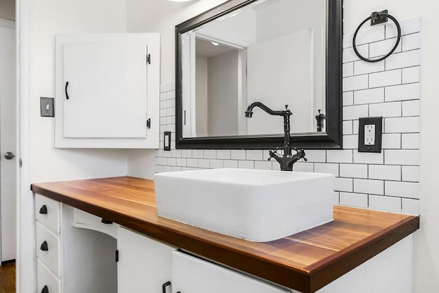 bathroom featuring tasteful backsplash and vanity