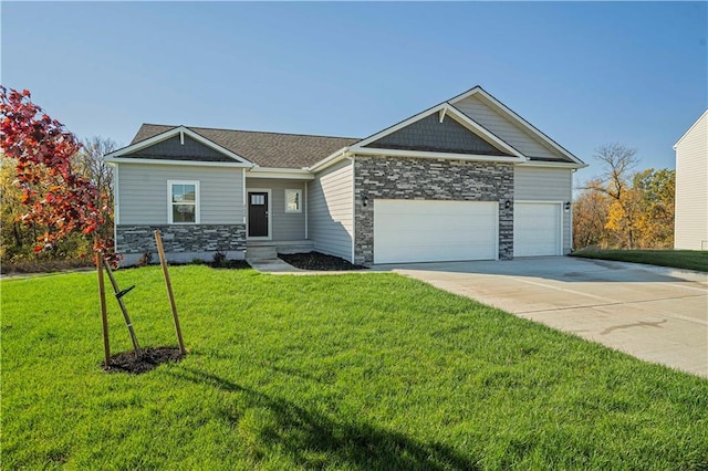 craftsman house featuring a front yard