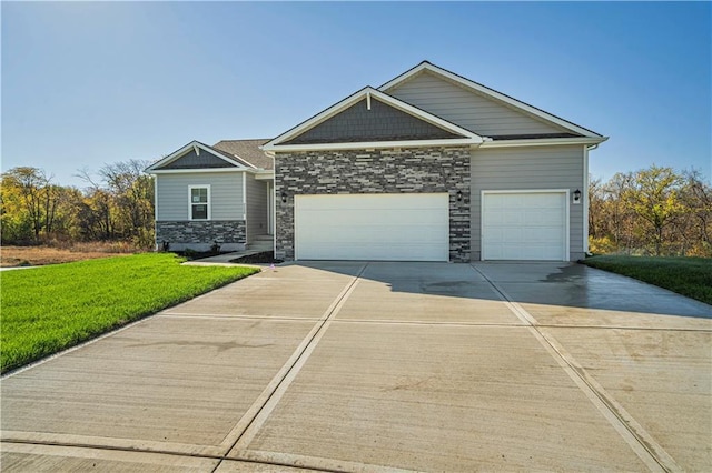 craftsman inspired home featuring a garage and a front yard