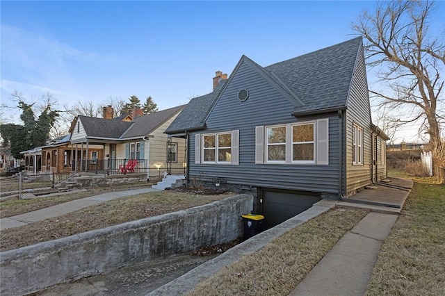 view of front of home featuring a porch and a garage