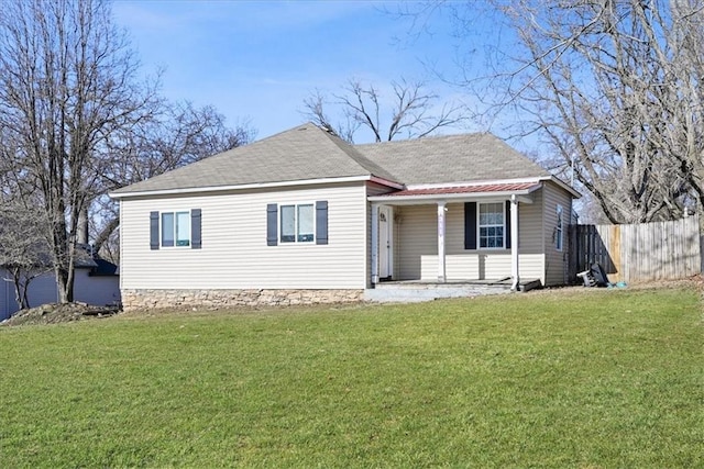 view of front of house with a front yard and covered porch