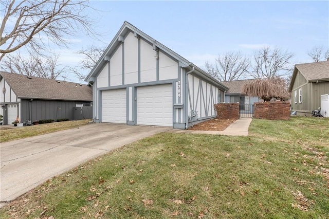 view of side of property featuring a lawn