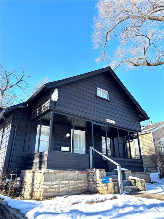 view of front of house with a porch