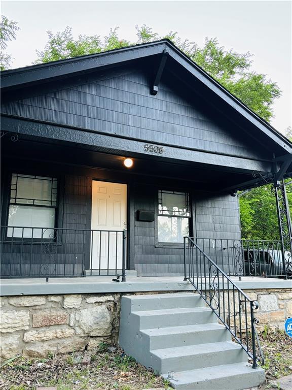 view of front of property with covered porch