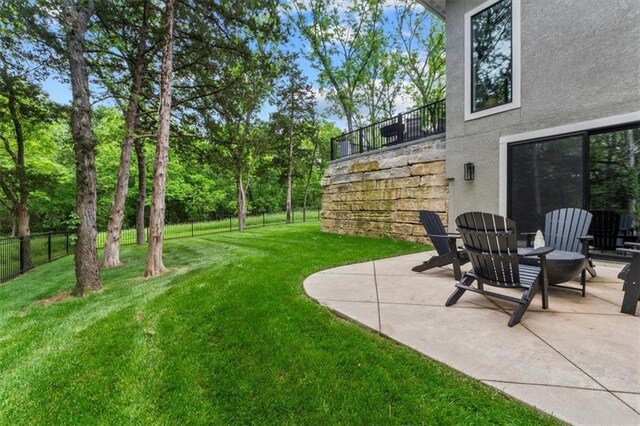 24982 W 106th Ct, Olathe, KS 66061 - view of yard featuring a patio