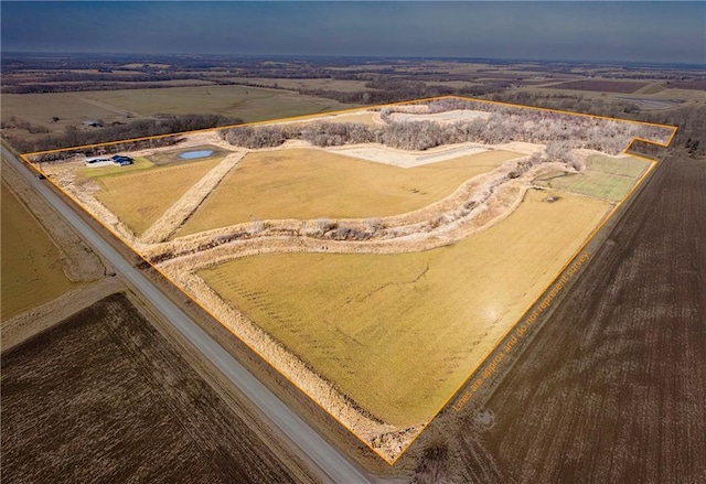 birds eye view of property featuring a rural view