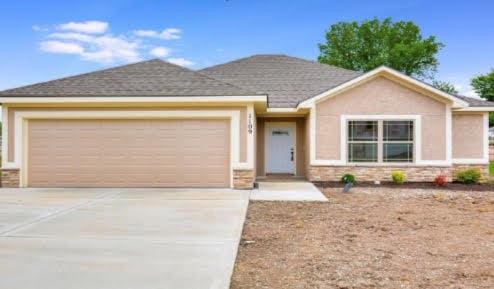 900 N White Oaks Ln, Oak Grove, MO 64075 - view of front of home featuring a garage