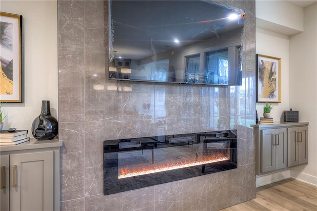 details with wood-type flooring and backsplash