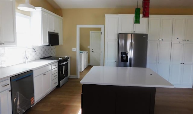 kitchen with dishwashing machine, electric range, a sink, stainless steel fridge, and washing machine and clothes dryer