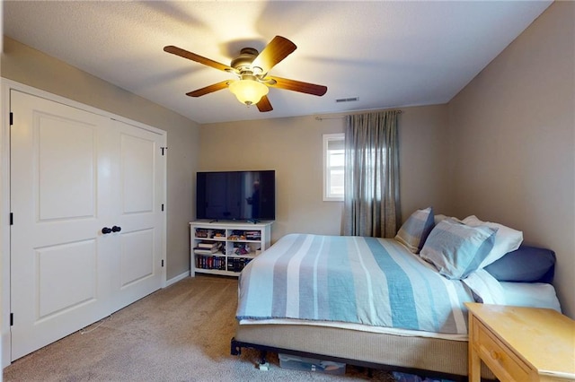 bedroom featuring carpet floors, visible vents, and a ceiling fan