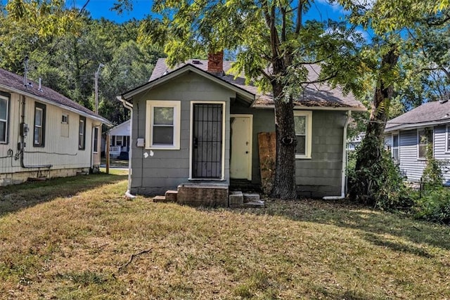 bungalow-style home featuring a front lawn