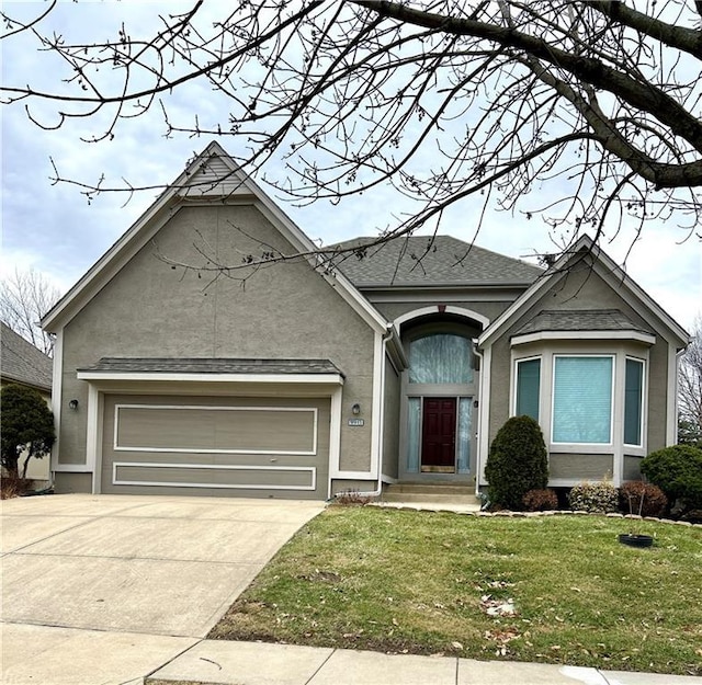 view of front facade featuring a front lawn, concrete driveway, roof with shingles, stucco siding, and a garage