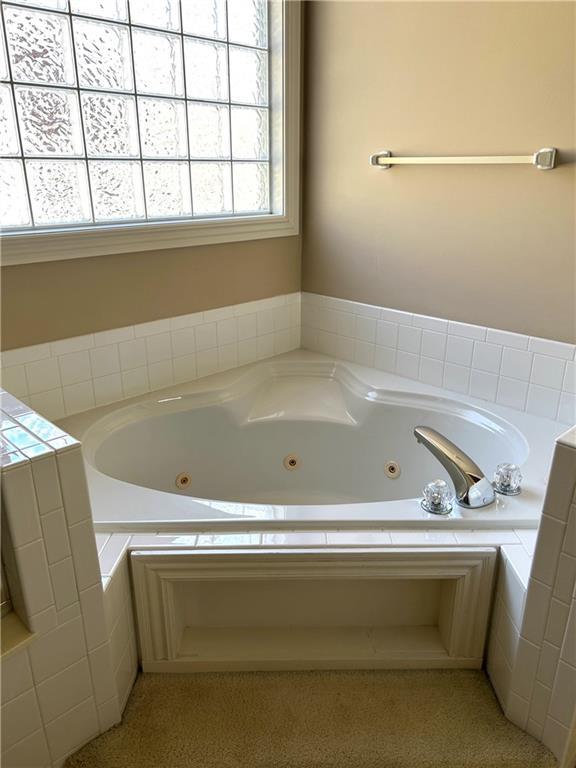 full bath featuring a jetted tub