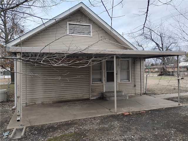 view of front of home featuring a patio area