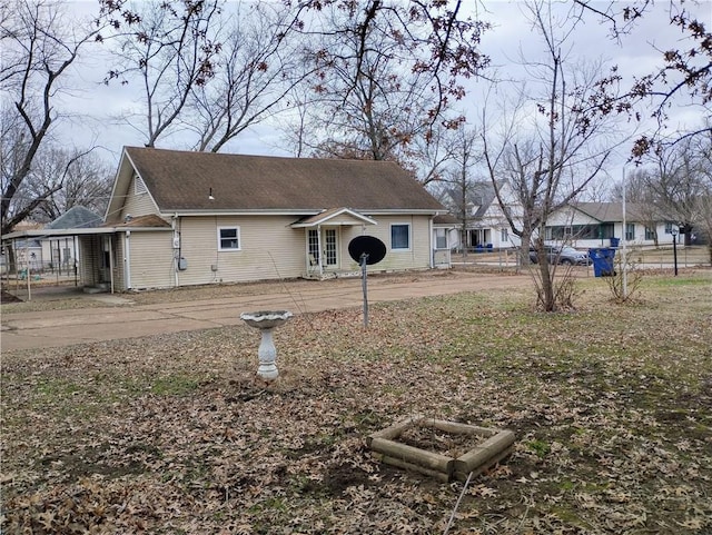 view of front of property featuring a carport