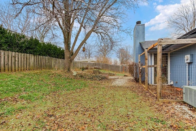 view of yard featuring cooling unit