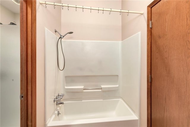 bathroom with bathtub / shower combination