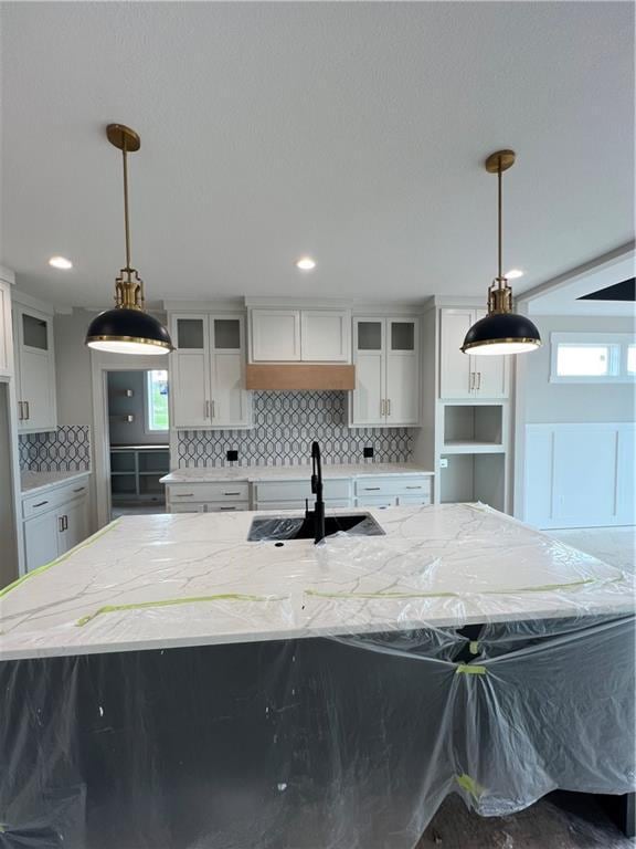2209 W 176th Pl, Overland Park, KS 66085 - kitchen with a sink, decorative backsplash, glass insert cabinets, white cabinets, and recessed lighting