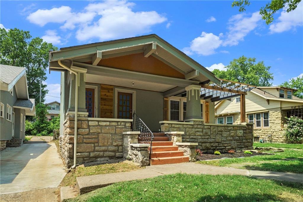 craftsman-style house with covered porch