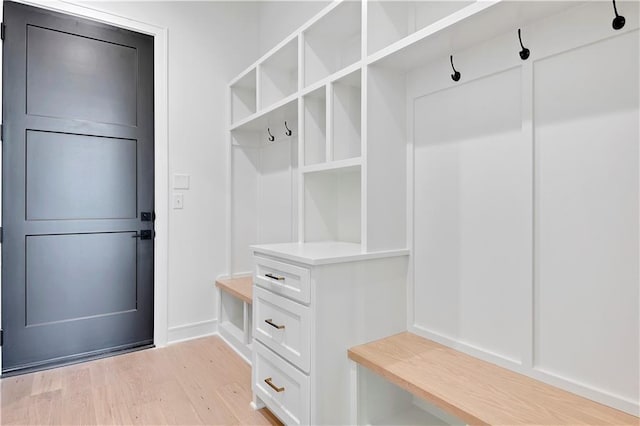24909 W 98th Pl, Lenexa, KS 66227 - mudroom featuring light wood-style floors