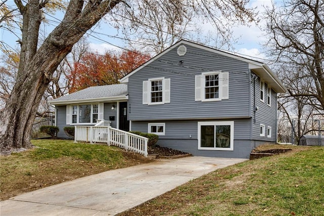 split level home featuring a front yard