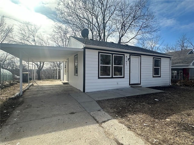 view of front of property featuring a carport