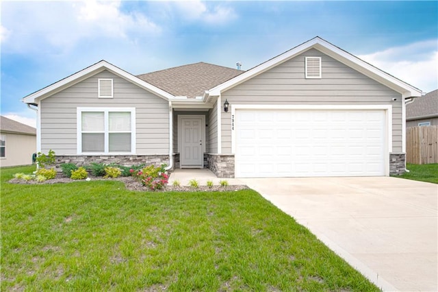 view of front facade featuring a garage and a front yard