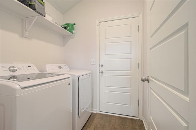 clothes washing area with dark wood-type flooring and washer and dryer