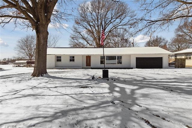 view of front facade featuring a garage