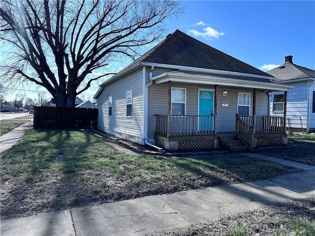 view of front of house featuring a porch and a front lawn