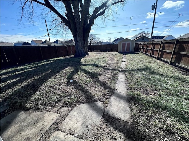 view of yard with a shed