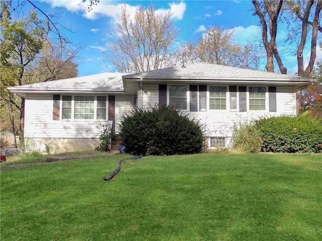 view of front of house featuring a front yard