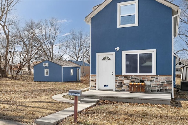 view of front property featuring an outbuilding