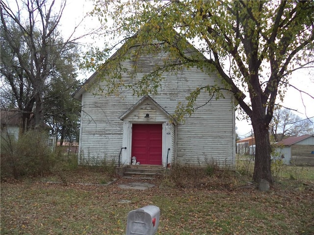 view of front facade featuring a garage