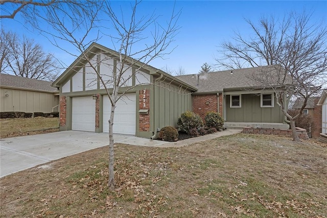 view of front of home featuring a garage and a front lawn