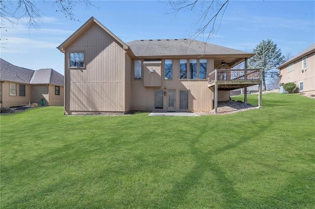 back of property featuring a yard, a wooden deck, ceiling fan, and a shingled roof