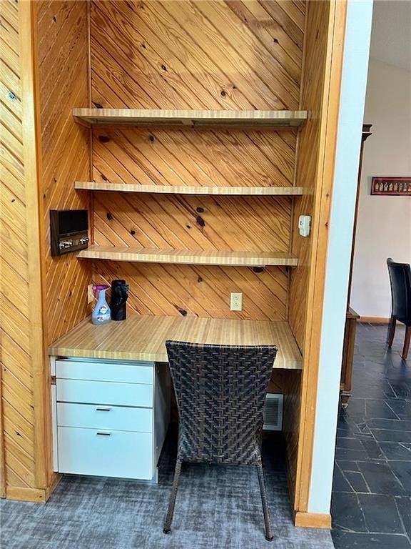 unfurnished office featuring visible vents and built in desk