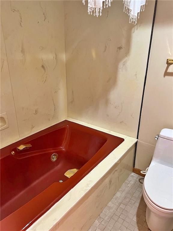 full bath featuring toilet and a washtub