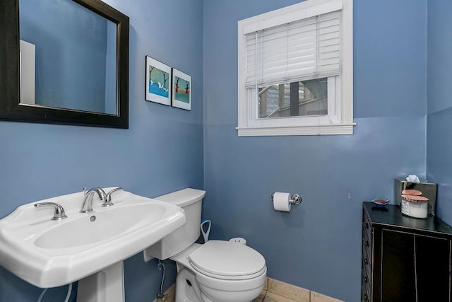 bathroom featuring toilet and sink